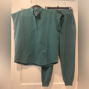 FIGS Women’s Forest Green set. XXS/XXS petite